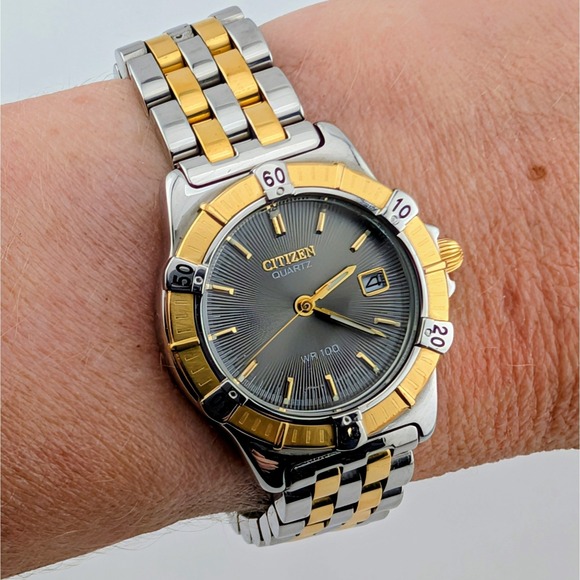 Vintage Citizen 6010-G12803 Quartz Two Tone Women\'s Watch 28mm Box/Papers/Links main image 11